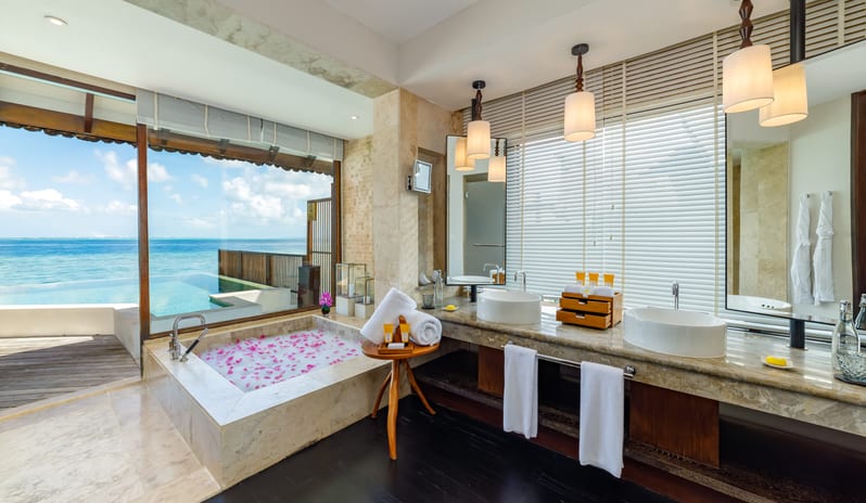 OZEN RESERVE BOLIFUSHI, Ocean Pool Suite Master Bathroom